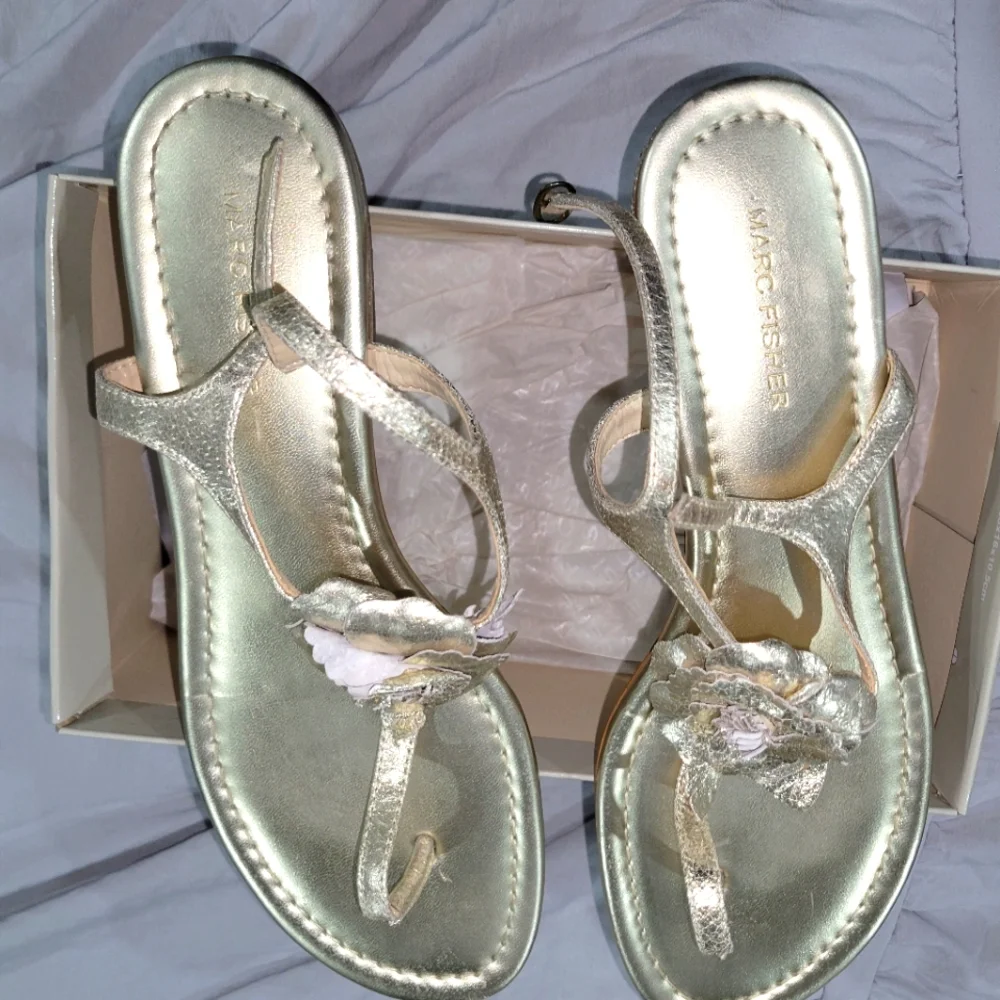 Sandals - Picture 1 of 4